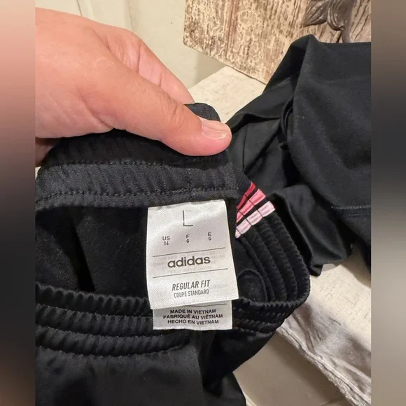 Adidas track suit
Pink black 14-16 sweats - Picture 4 of 12